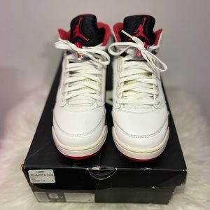 Air Jordan 5 Retro sneakers. Size: 6 Clr: white and red